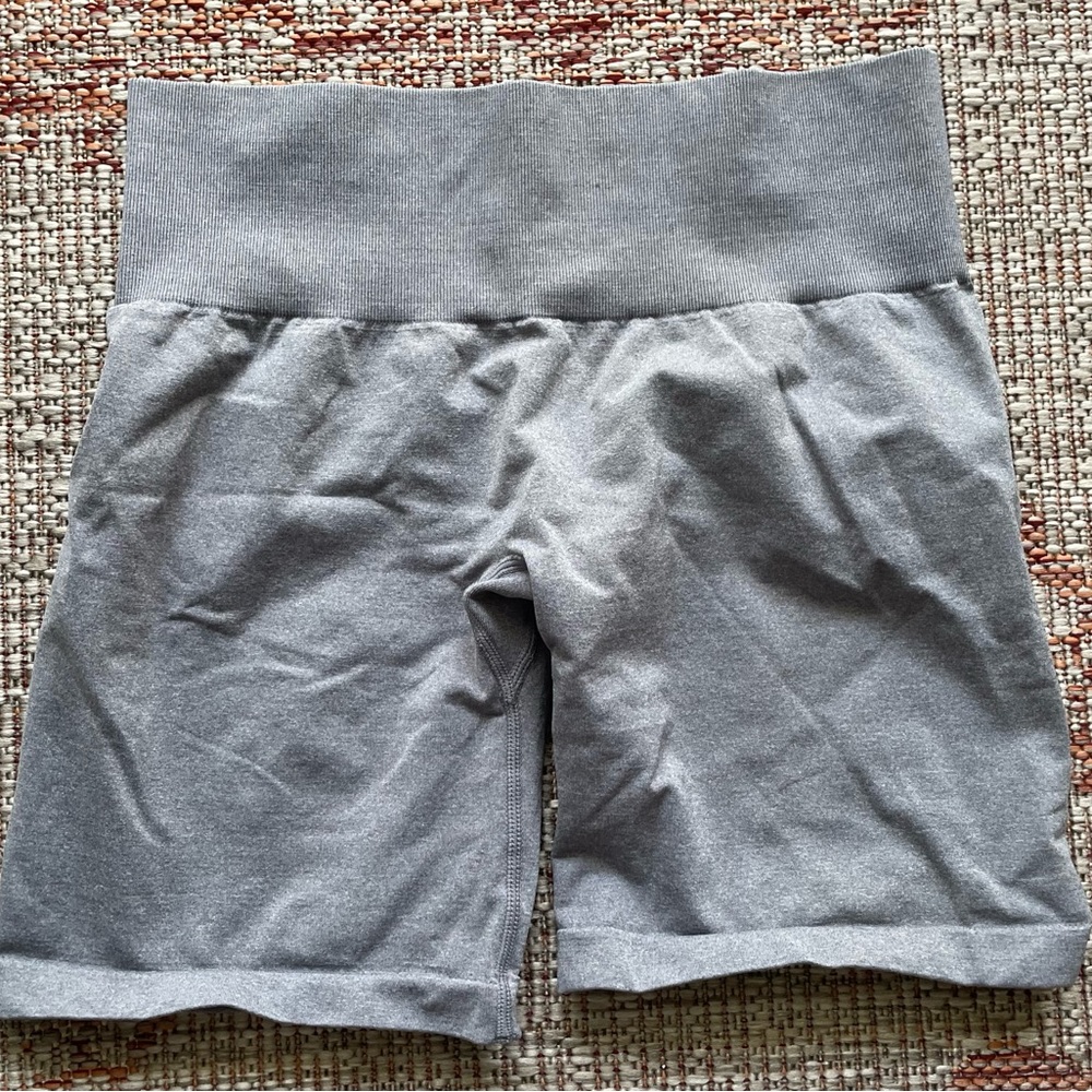 Nvgtn Pro Seamless Shorts in Light Grey